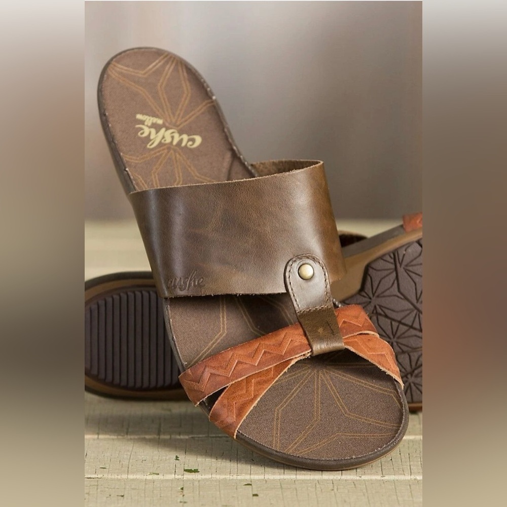 BNWT CUSHE Mellow sandals size 6